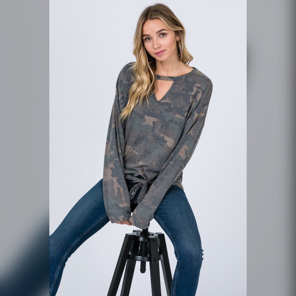 ❤️LAST 1!! Self Tie Camo Sweatshirt! - Picture 7 of 7
